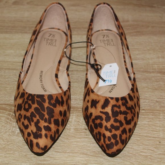Time And Tru Women's Flats in Leopard Print - Picture 4 of 5